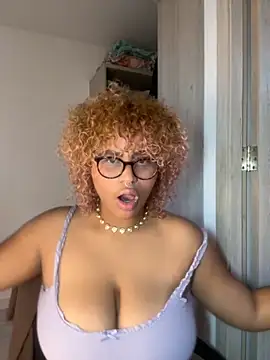 niki wild18 online show from October 5, 2025, 9:45 pm