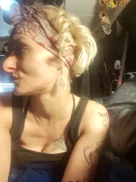 Snapshot of blondebarbiebae chatting on November 27, 2025, 10:06 am blondebarbiebae online show from November 27, 2025, 10:06 am