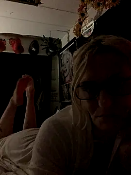 Snapshot of blondebarbiebae chatting on December 3, 2025, 10:46 am blondebarbiebae online show from December 3, 2025, 10:46 am