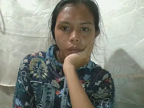 Kim25xxxx online show from November 18, 2025, 12:31 pm