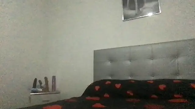 paula19800 online show from October 21, 2025, 9:37 pm