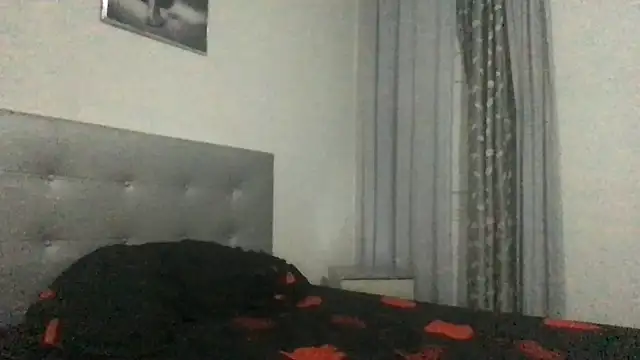 paula19800 online show from October 22, 2025, 9:42 am