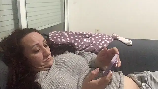 paula19800 online show from November 10, 2025, 12:09 am