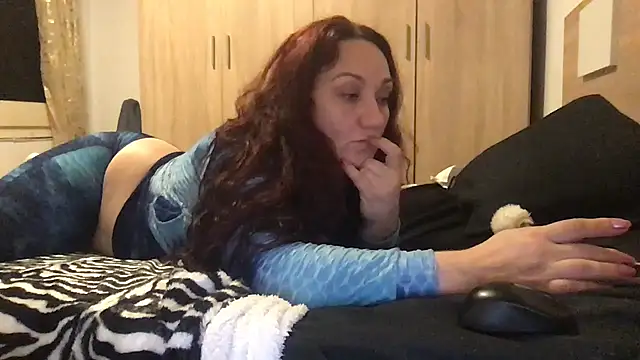 paula19800 online show from November 14, 2025, 4:17 pm