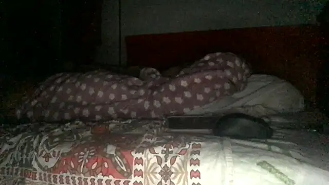 paula19800 online show from November 29, 2025, 1:41 am