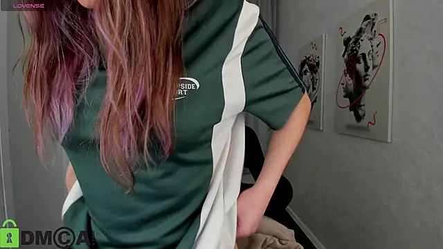 Al1ice Moures online show from October 27, 2025, 9:13 am