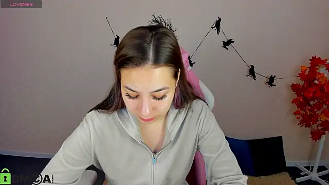 Al1ice Moures online show from November 7, 2025, 1:16 am