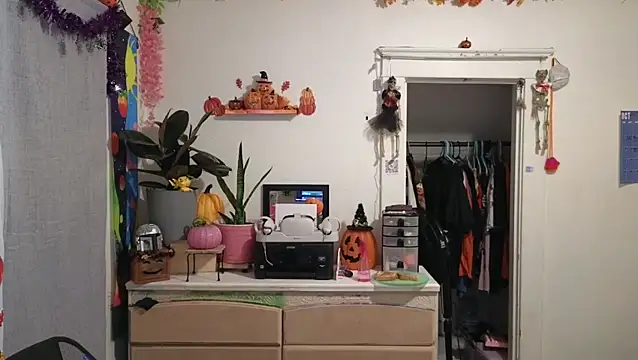 xofrankiefinexo online show from October 10, 2025, 11:42 am