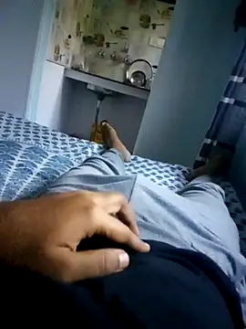 Snapshot of HolaPeeps chatting on November 2, 2025, 11:12 am HolaPeeps online show from November 2, 2025, 11:12 am