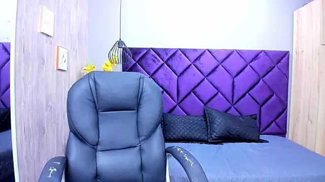 ChloeCampbell03 online show from September 30, 2025, 1:05 pm