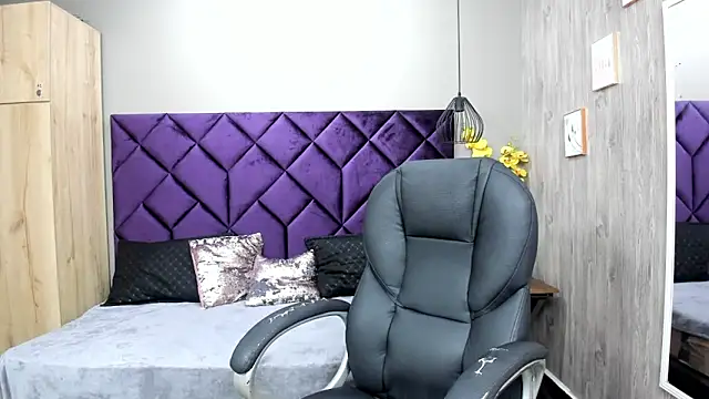 ChloeCampbell03 online show from November 7, 2025, 8:09 pm