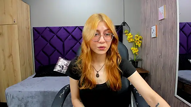 ChloeCampbell03 online show from November 12, 2025, 1:11 pm