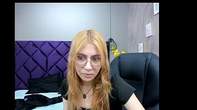 ChloeCampbell03 online show from November 28, 2025, 11:35 am