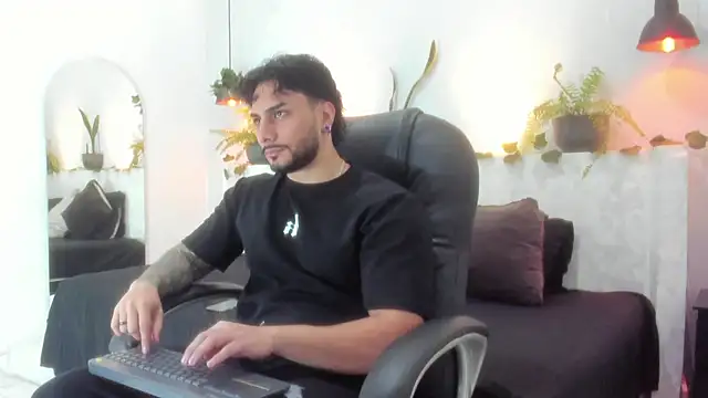 Miike Stone1 online show from January 6, 2026, 2:32 pm