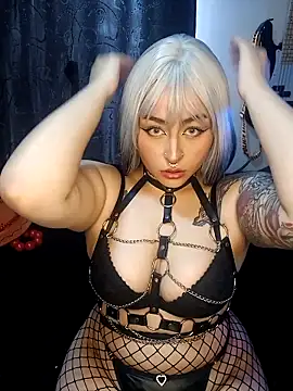 Iluromi online show from October 21, 2025, 6:52 pm