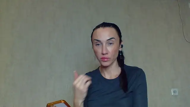 Snapshot of Zariveth chatting on November 4, 2025, 9:03 pm Zariveth online show from November 4, 2025, 9:03 pm