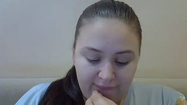 Snapshot of Fayronis chatting on December 2, 2025, 8:41 am Fayronis online show from December 2, 2025, 8:41 am