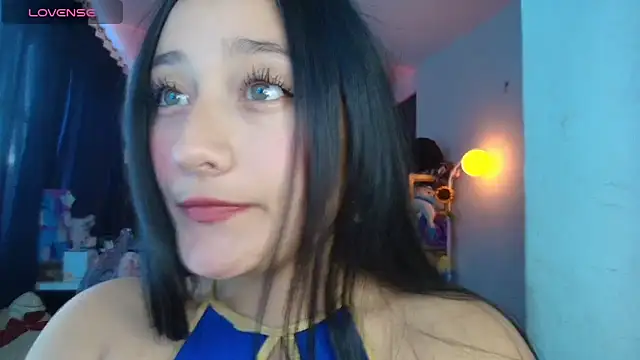 Hinata 21  online show from April 14, 2026, 9:10 pm