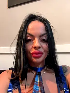 CarmenMB online show from October 18, 2025, 7:58 pm