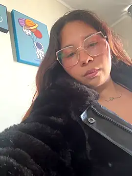 lachinita-32 online show from October 9, 2025, 7:45 pm