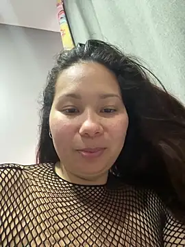 lachinita-32 online show from October 18, 2025, 6:30 pm