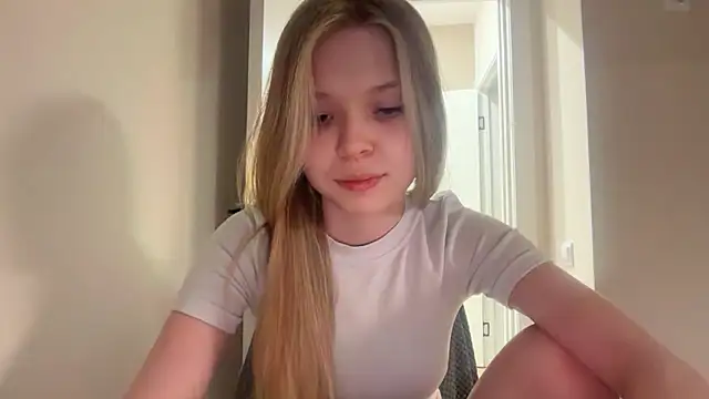 CandysRose online show from May 19, 2026, 6:36 pm