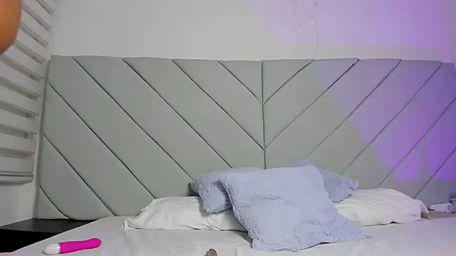 ariana cossio online show from October 16, 2025, 2:34 am
