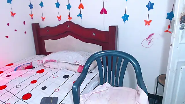 lorenacapelli online show from February 6, 2026, 12:15 am