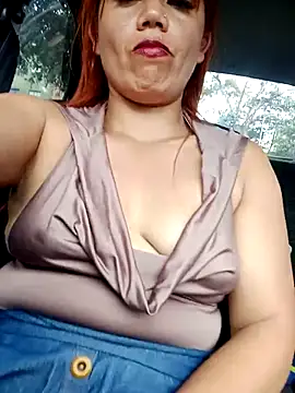 Tiffany-Parker  online show from September 27, 2025, 5:07 pm