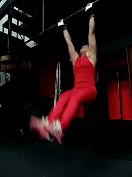 Tiffany-Parker  online show from October 9, 2025, 1:42 pm