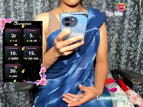 Queen-Bee143 online show from February 3, 2026, 3:04 am