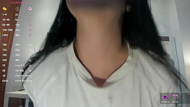 Natasha Kiim  online show from November 17, 2025, 12:49 am