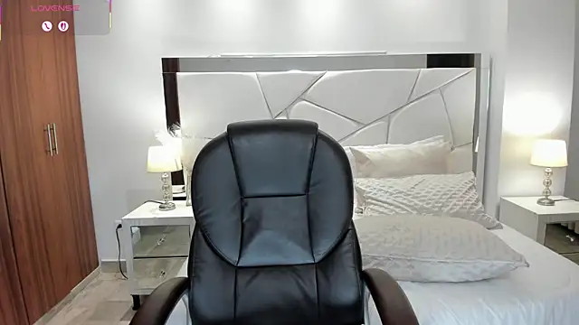 Natasha Kiim  online show from April 11, 2026, 7:45 am