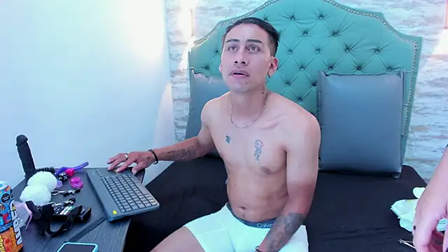 Erack and Emmy online show from November 30, 2025, 4:16 am