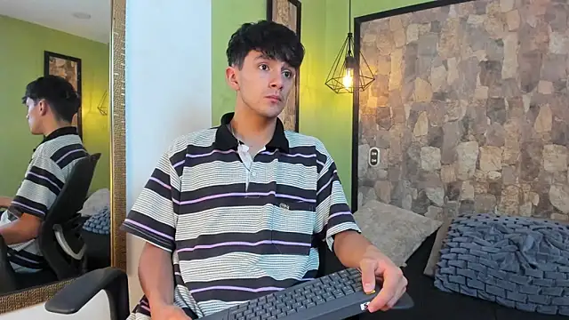 Snapshot of Axel_Draven chatting on November 18, 2025, 11:03 am Axel Draven online show from November 18, 2025, 11:03 am