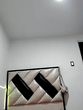 NileveSantanna online show from October 26, 2025, 9:10 pm