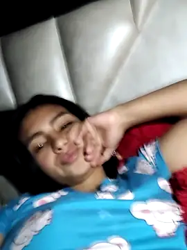 NileveSantanna online show from November 26, 2025, 2:45 am