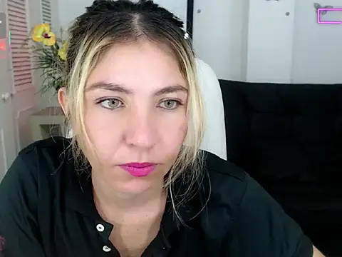 vanessa 21   online show from October 10, 2025, 11:04 pm