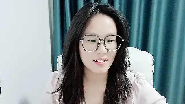 Snapshot of guai00 chatting on October 28, 2025, 1:03 pm guai00 online show from October 28, 2025, 1:03 pm