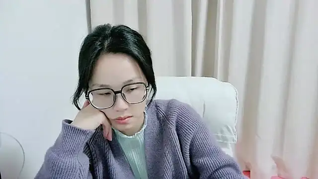 Snapshot of guai00 chatting on November 13, 2025, 12:59 pm guai00 online show from November 13, 2025, 12:59 pm