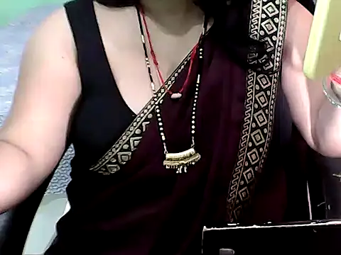 BABITA KUMARII online show from April 4, 2026, 6:16 pm