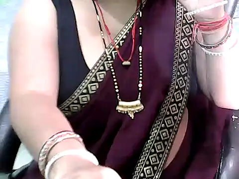 BABITA KUMARII online show from April 17, 2026, 5:05 pm