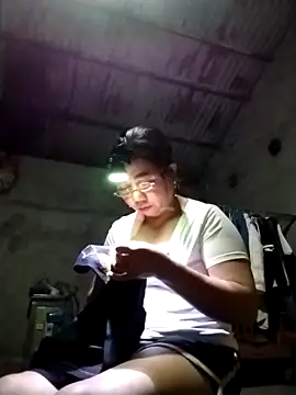 ttmxuxu online show from October 10, 2025, 1:43 pm