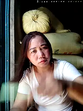 ttmxuxu online show from October 12, 2025, 4:00 am