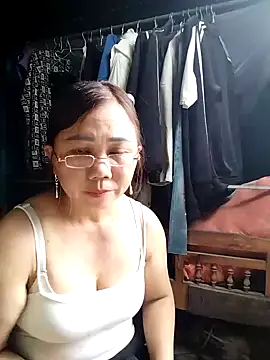 ttmxuxu online show from October 15, 2025, 3:39 am