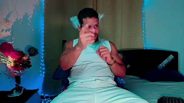 LucasGaeel online show from November 11, 2025, 1:05 am