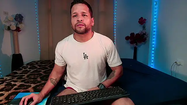 LucasGaeel online show from April 13, 2026, 12:10 pm