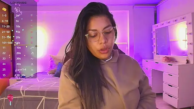 Snapshot of kloe28 chatting on February 14, 2026, 3:58 am kloe28 online show from February 14, 2026, 3:58 am