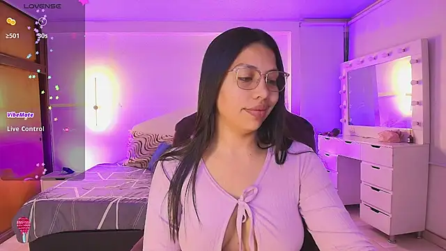 Snapshot of kloe28 chatting on February 26, 2026, 3:38 am kloe28 online show from February 26, 2026, 3:38 am