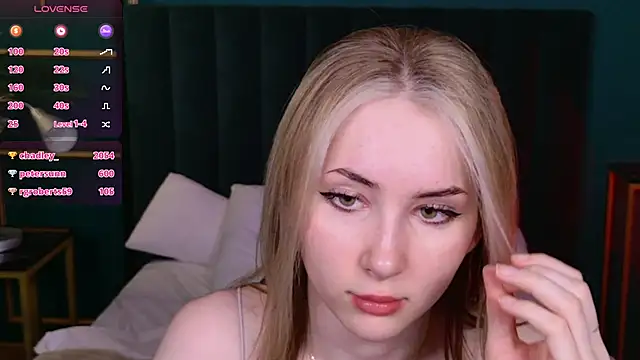 Snapshot of LiraKink chatting on November 19, 2025, 8:25 am LiraKink online show from November 19, 2025, 8:25 am